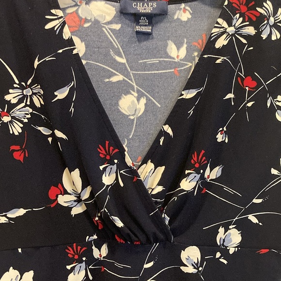 Petite L, Blue floral Chaps Label, v neck blouse - Picture 3 of 7
